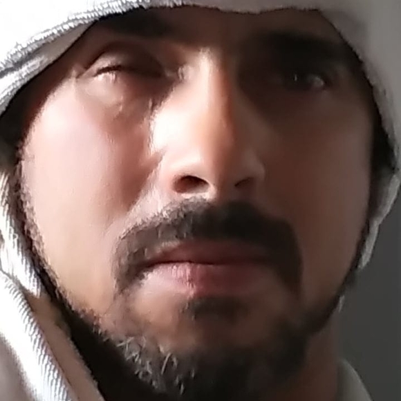 Meet your Posher, Sandro - Picture 1 of 1